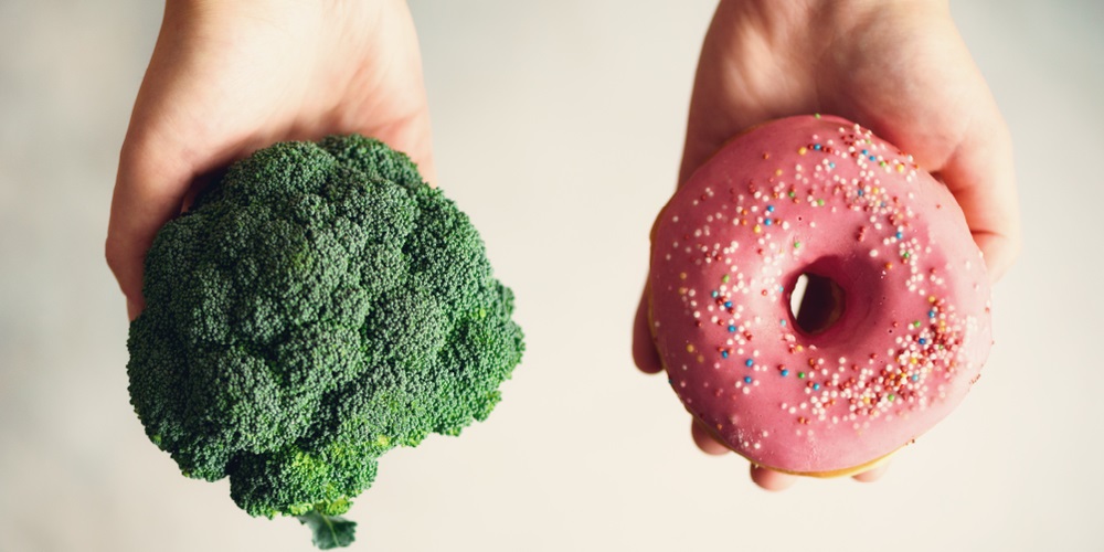 کدام اشتباهات تغذیه ای ما را از رژیم غذایی سالم دور می کند ؟