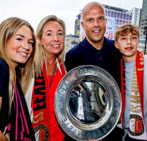 عکس خانوادگی آرنه اسلوت - فیتنس عکس خانوادگی آرنه اسلوت