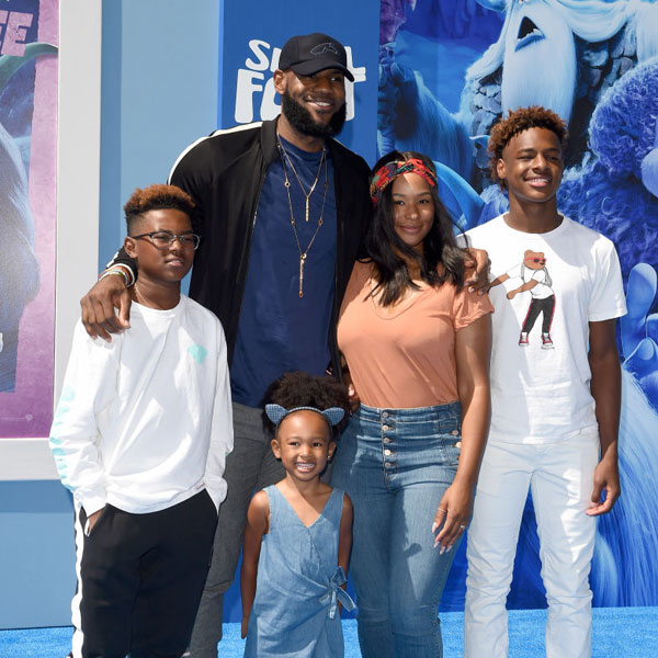 عکس خانوادگی لبرون جیمز- فیتنس عکس خانوادگی لبرون جیمز