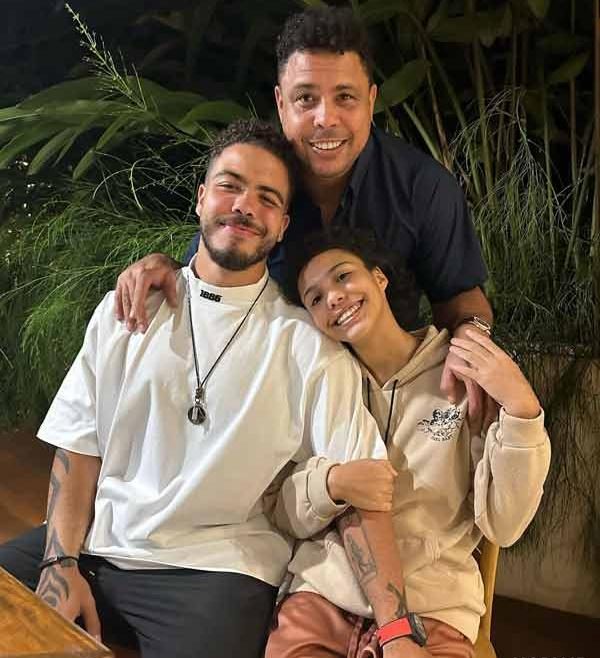 عکس رونالدو نازاریو و فرزندانش
