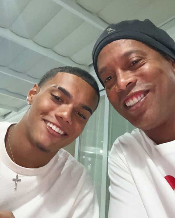 عکس رونالدینیو و فرزندانش