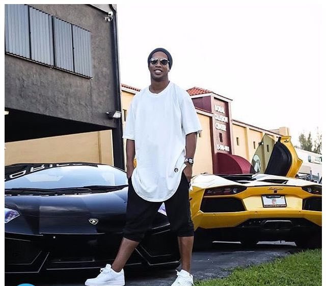 عکس ماشین های رونالدینیو