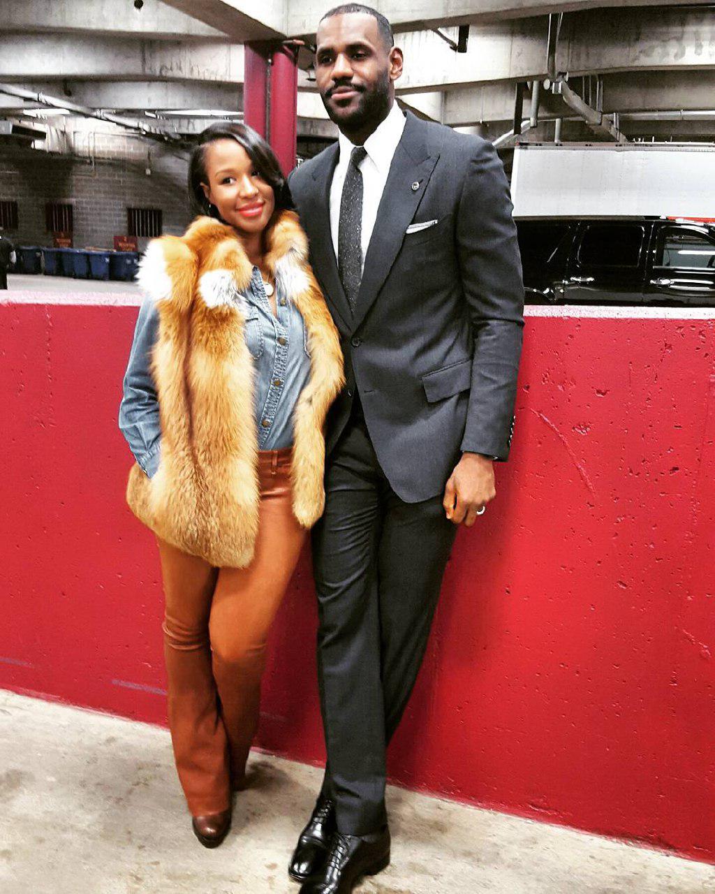 عکس همسر لبرون جیمز- فیتنس عکس همسر لبرون جیمز