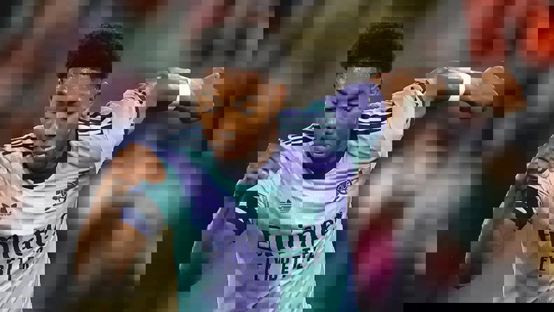 مایلز لویس اسکلی در نشریه اتلتیک