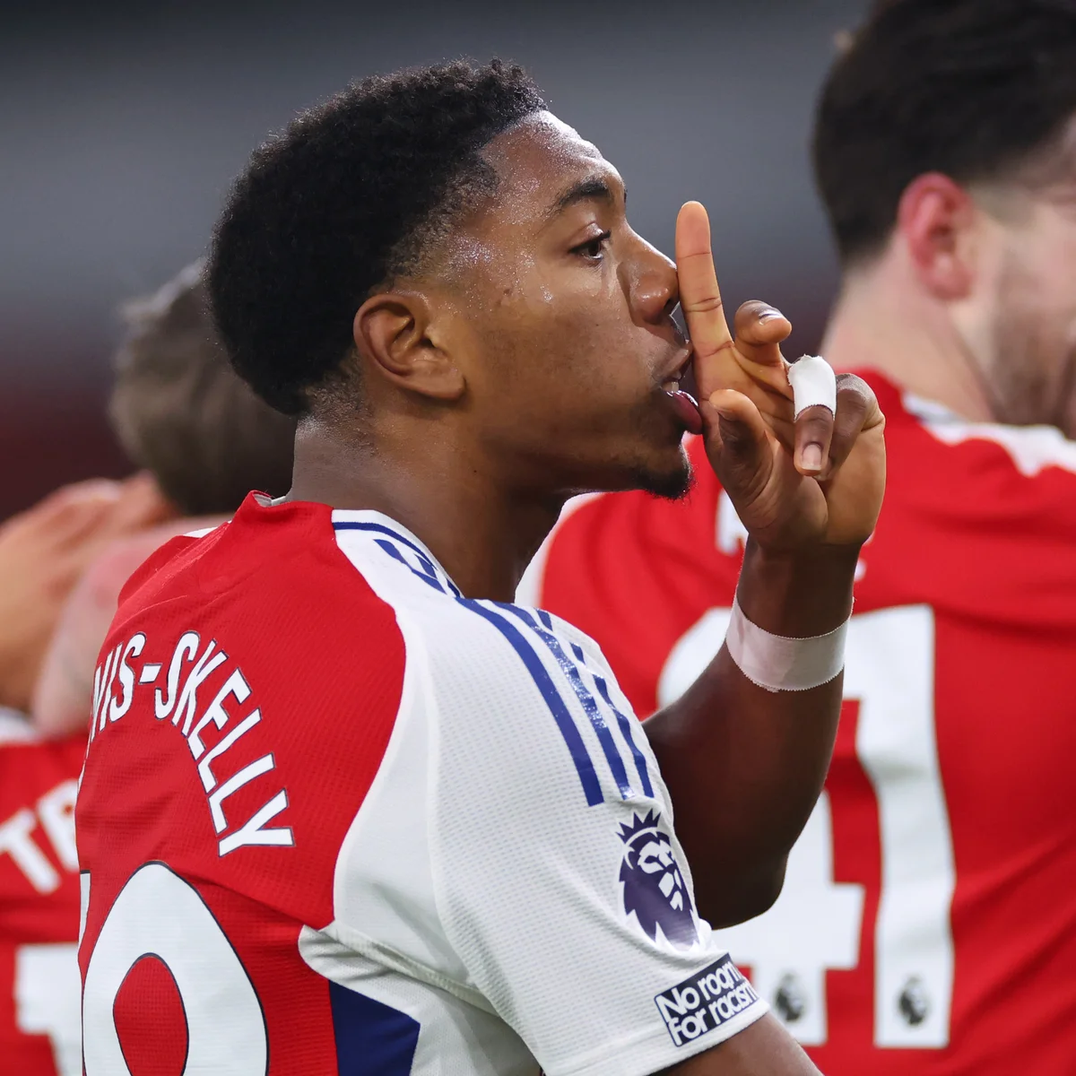 والپیپر مایلز لویس اسکلی