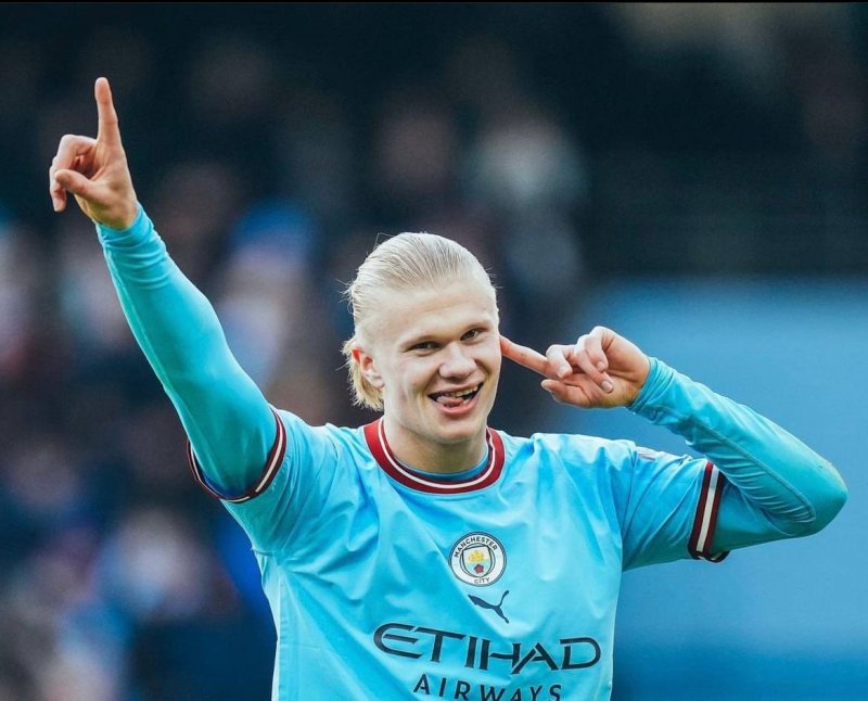 تصویر پسزمینه ارلینگ هالند - فیتنس تصویر پسزمینه ارلینگ هالند