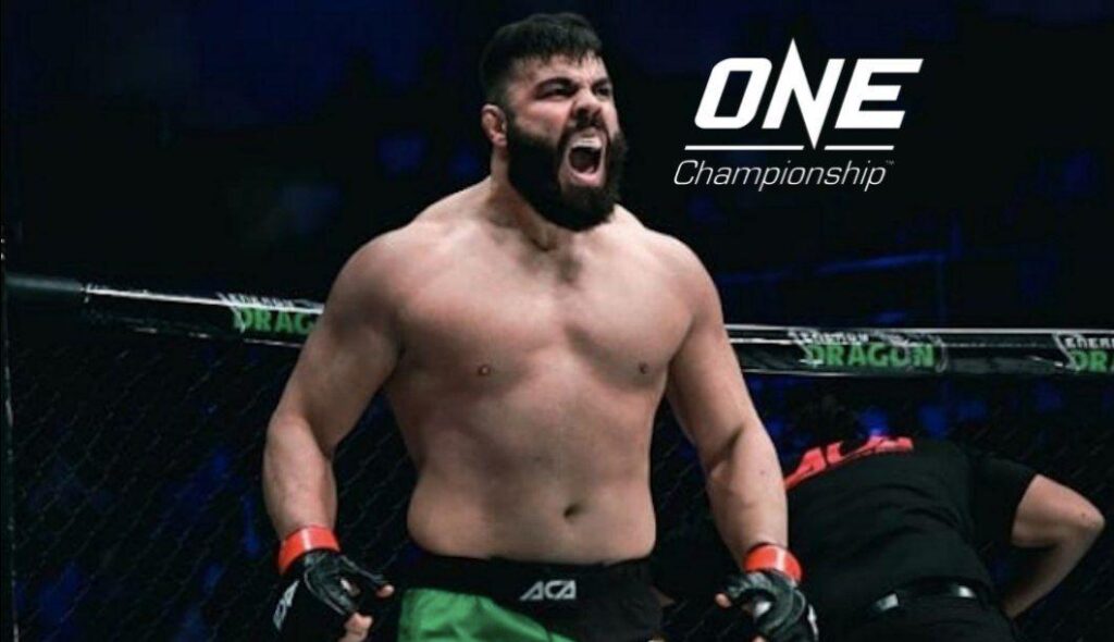 حضور علی اکبری  کشتی گیر در MMA