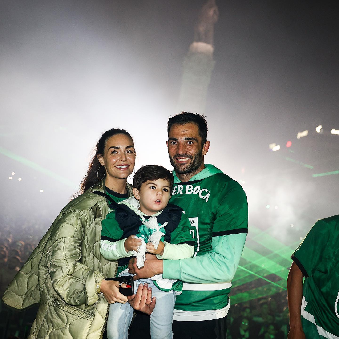 عکس آنتونیو آدان و فرزندانش 