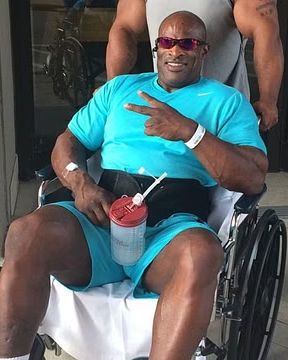 عکس رونی کلمن روی ویلچر