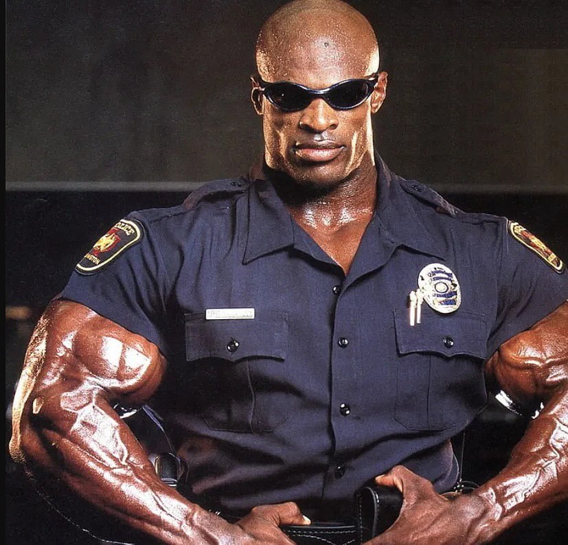 عکس رونی کلمن با لباس پلیس